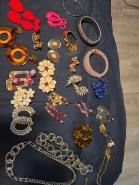 Lot of Jewelry (Boutique/Vintage Mix)